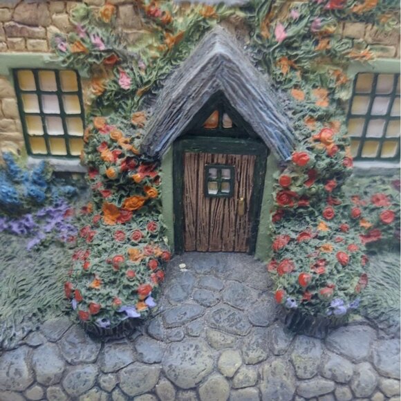 Thomas Kinkade Hawthorne Village Stonebrooke Inn Sculpture #79984 Christmas - Picture 6 of 9